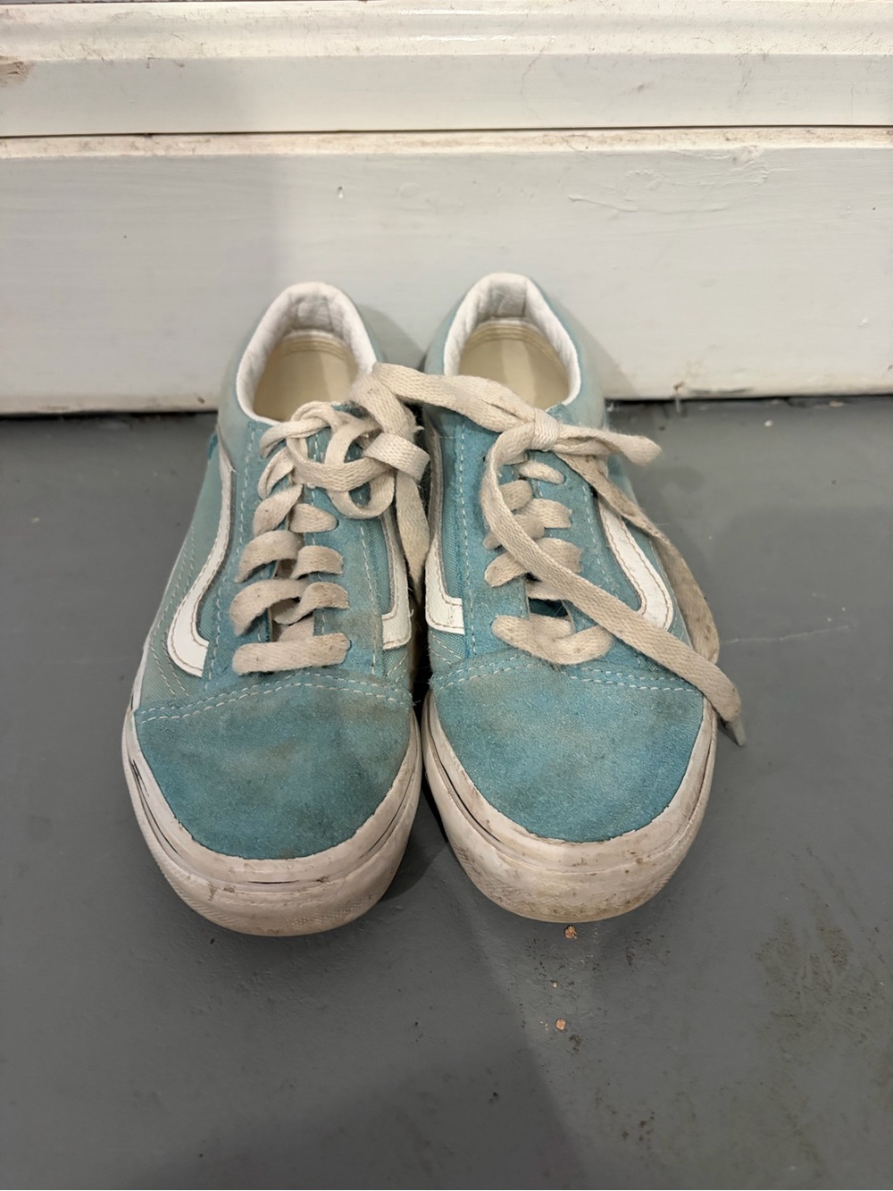 Kids Vand Casual Low-Top Lace-Up Sneakers in Light Blue and White